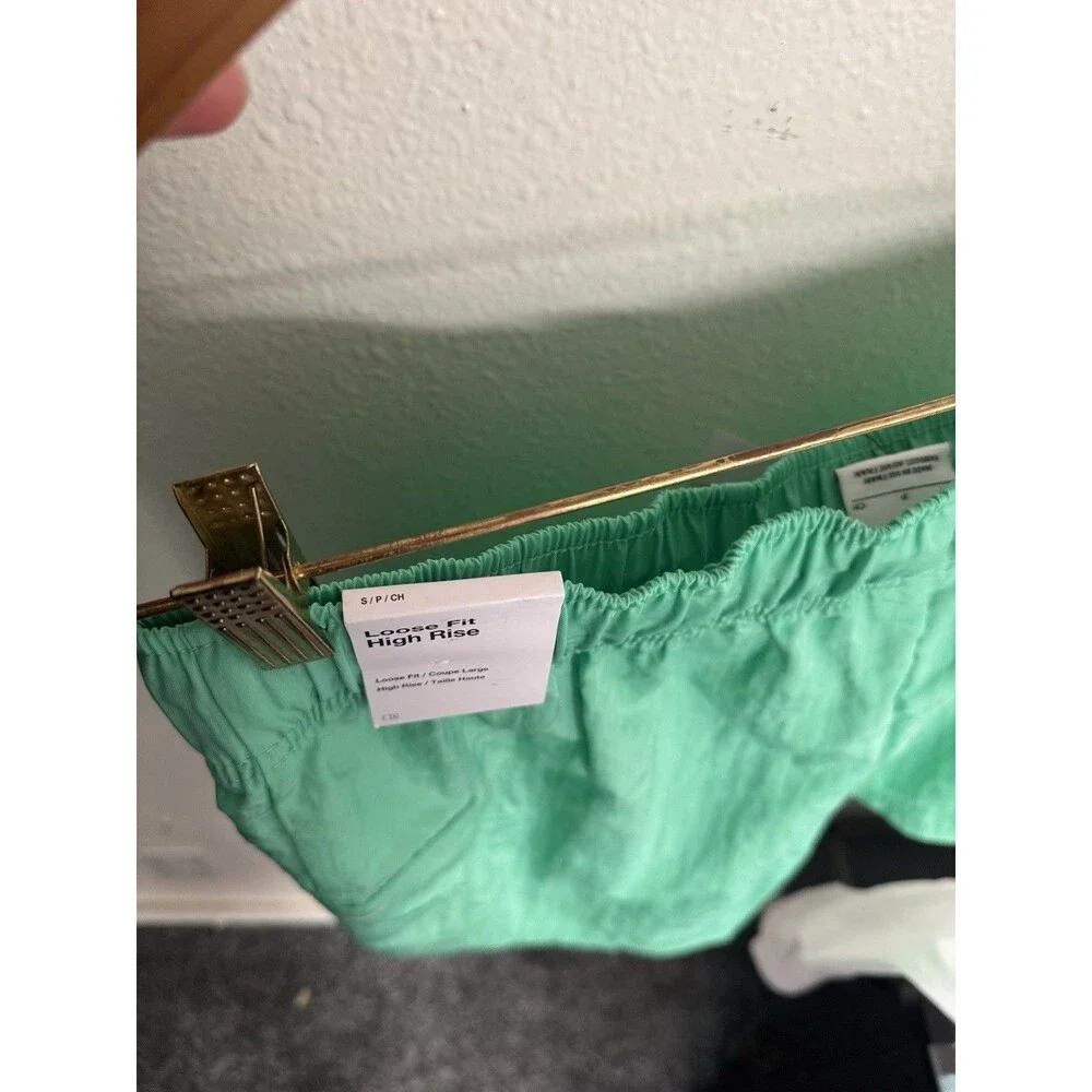 Nike Women's Green High Rise Cargo Shorts Size S Elastic Waist Drawstring